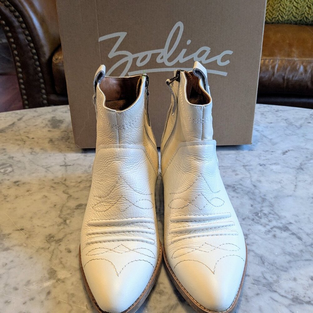 Zodiac White Leather Pointed Ankle Booties with Western Stitching